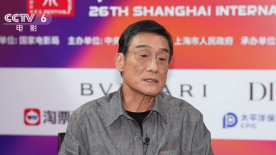 女士穿透明泳衣